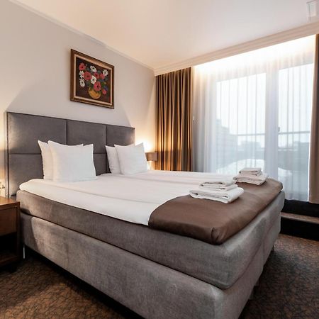 Adoryal Hotell Talin Exterior foto