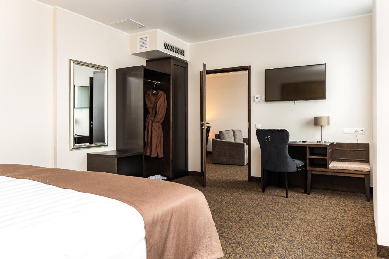Adoryal Hotell Talin Exterior foto