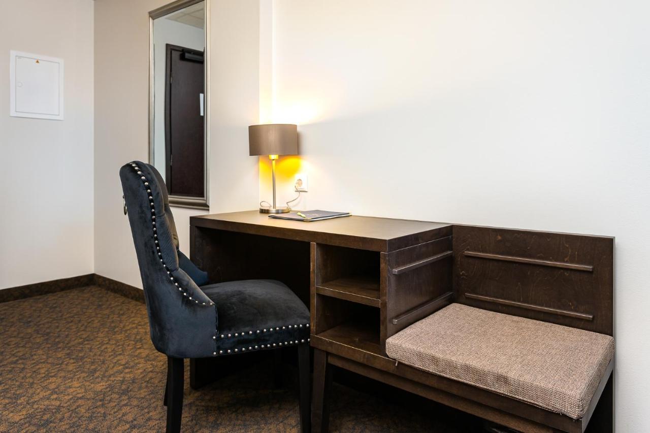 Adoryal Hotell Talin Exterior foto