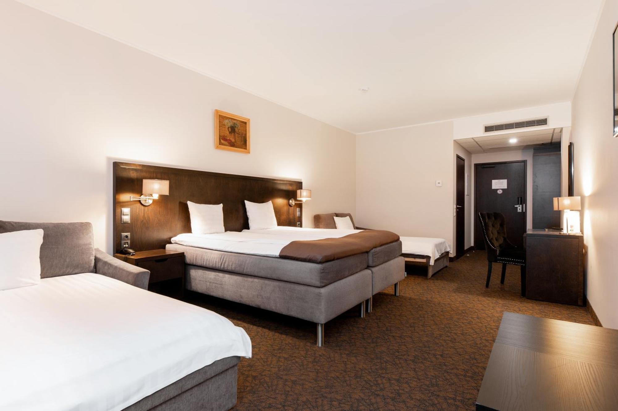 Adoryal Hotell Talin Exterior foto