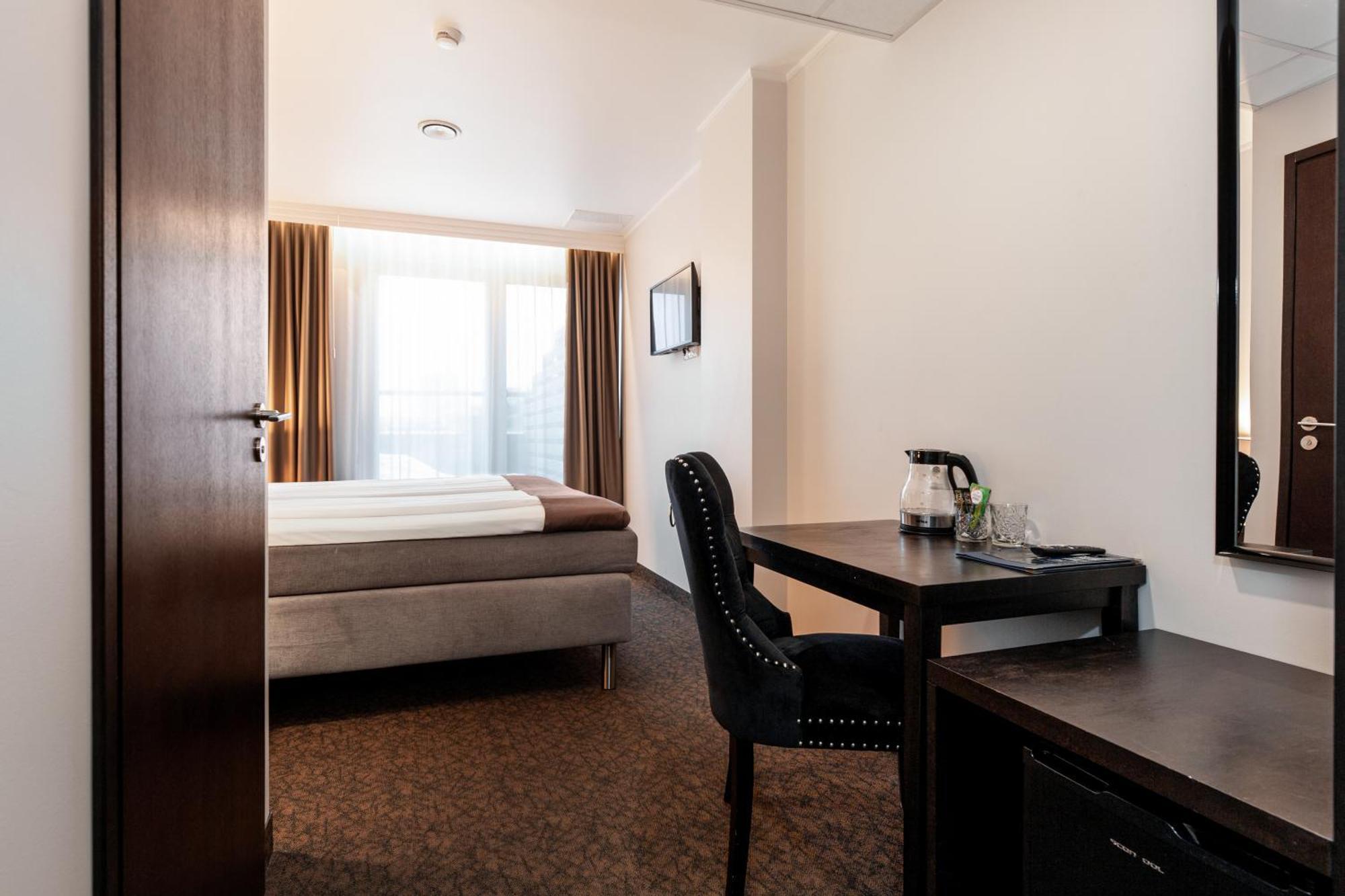 Adoryal Hotell Talin Exterior foto