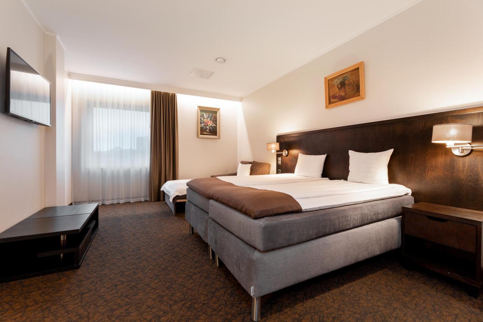 Adoryal Hotell Talin Exterior foto