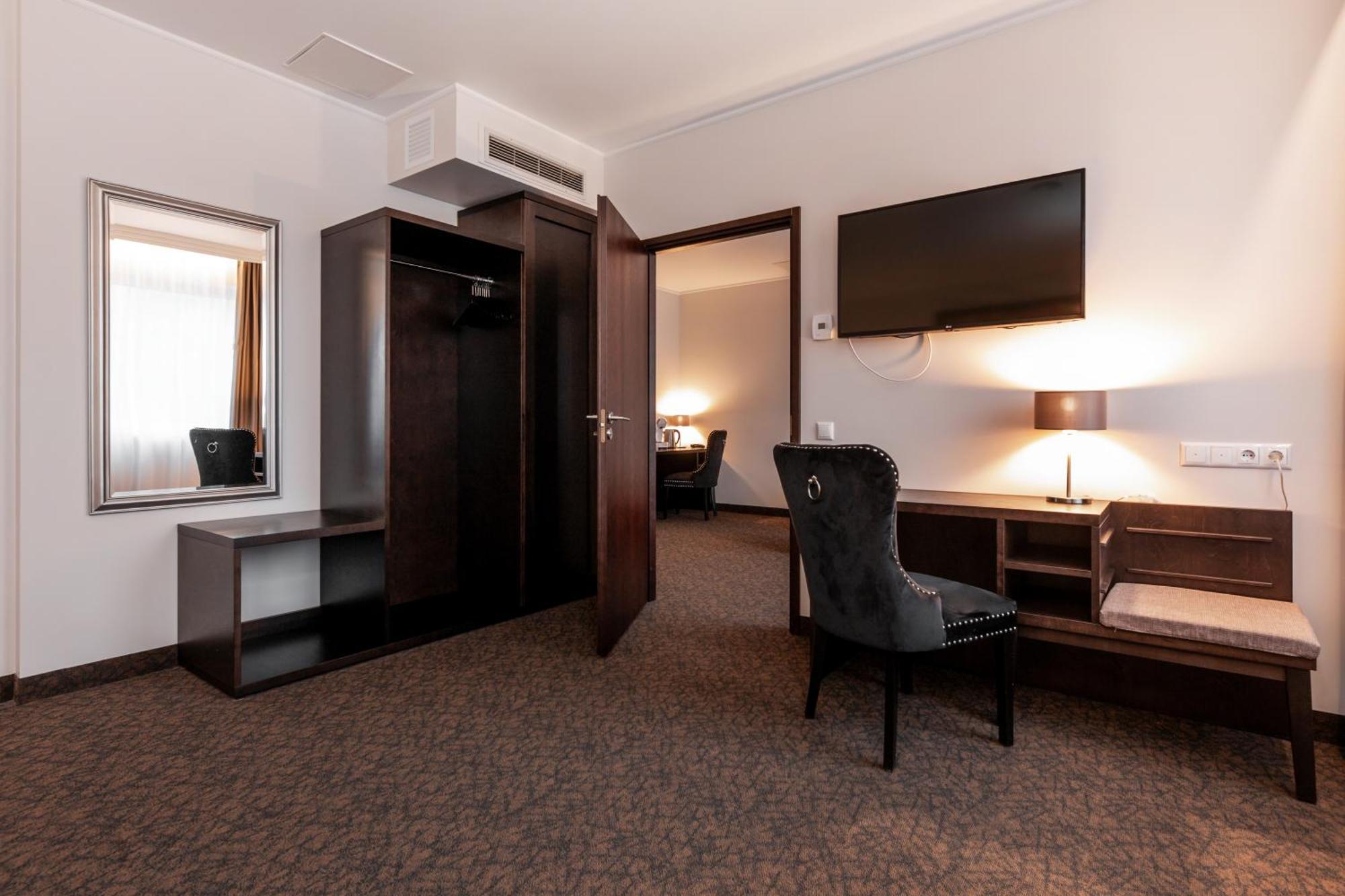Adoryal Hotell Talin Exterior foto