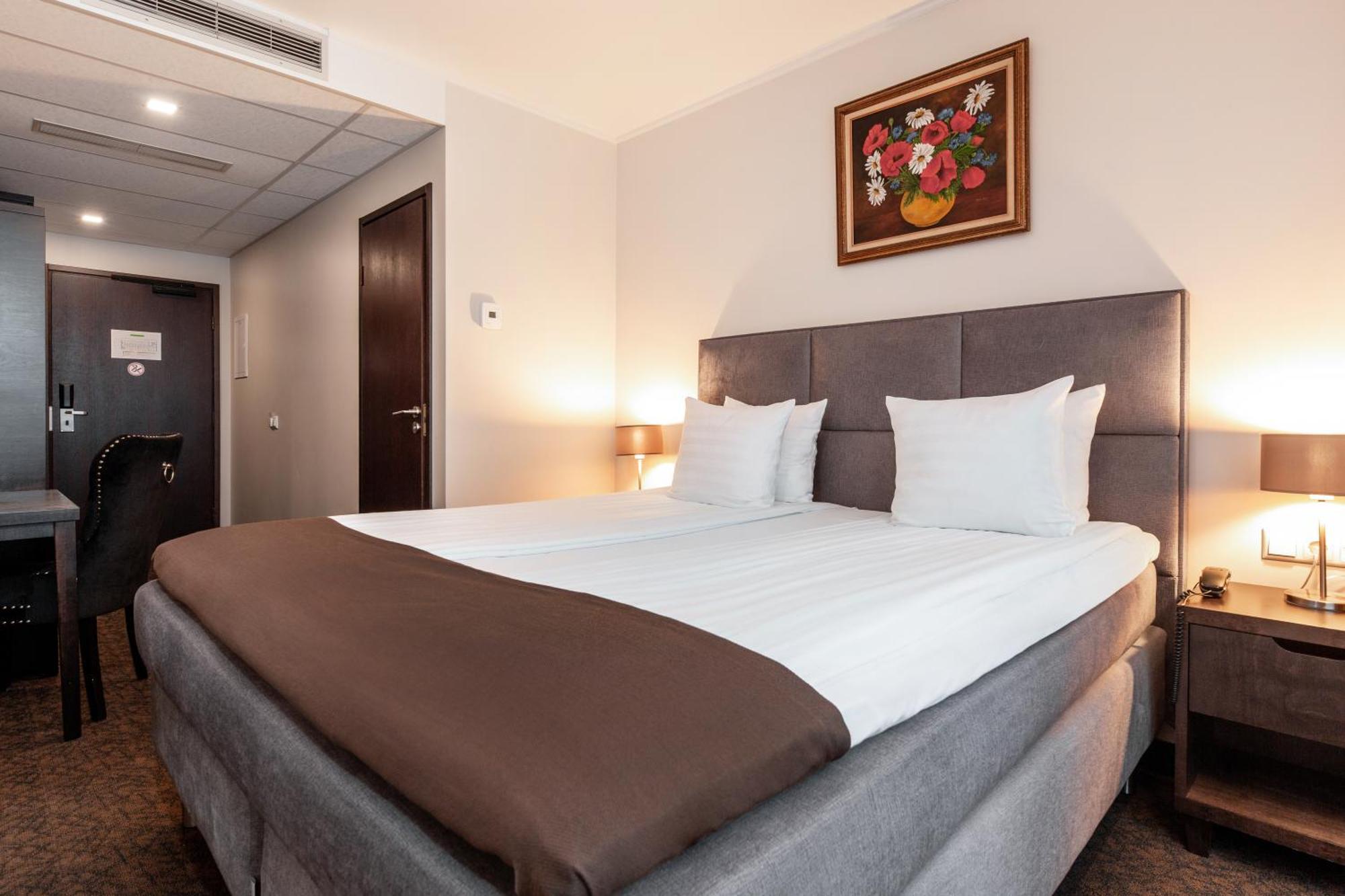 Adoryal Hotell Talin Exterior foto