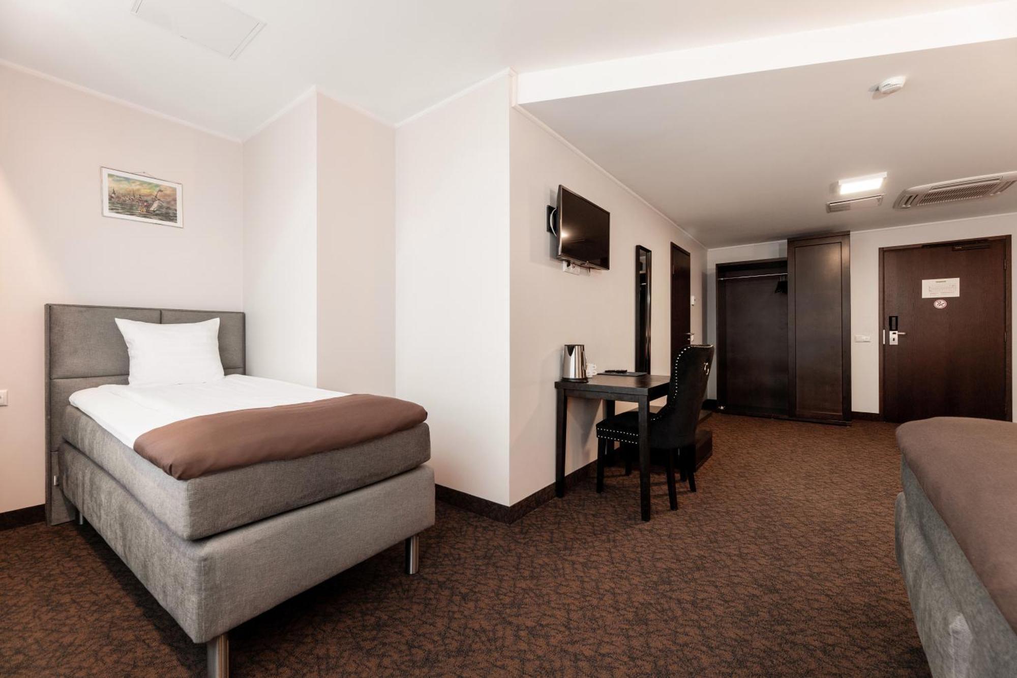 Adoryal Hotell Talin Exterior foto